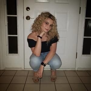 Meet your Posher, Caroline